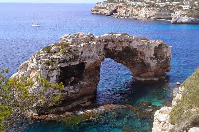 Boat Tour from Cala Figuera to Caló des Moro & Es Pontás