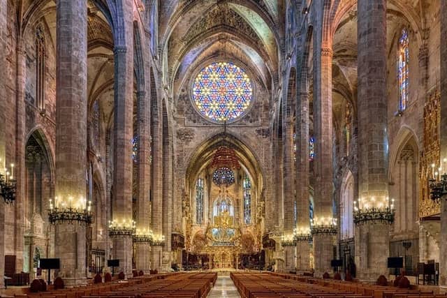 Bellver Castle & Cathedral Private Tour with Hotel Pickup – Palma