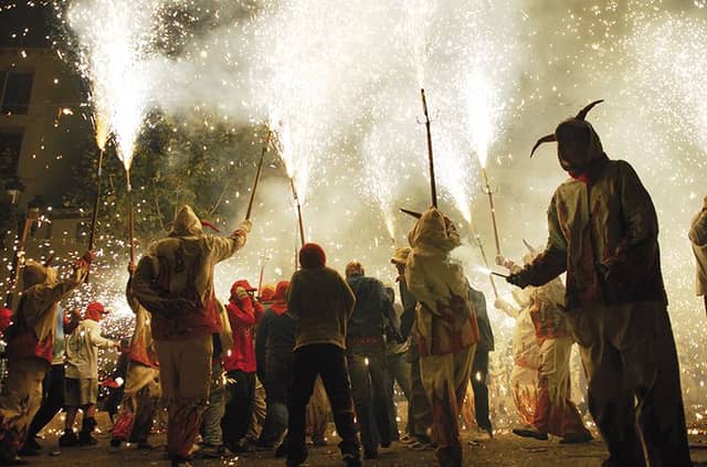 Sant Roc: Fiestas del Patrón con Correfoc y Cossiers