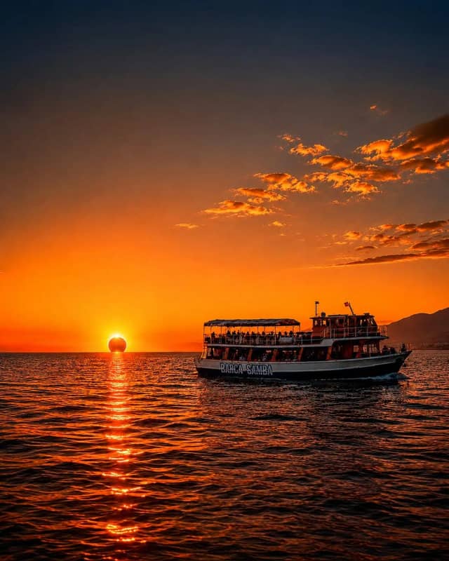 Total Solar Eclipse from the Sea with Barca Samba